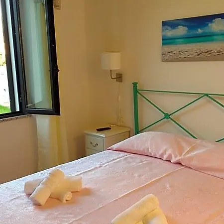 Le Isole לינה וארוחת בוקר סאן תאודורו