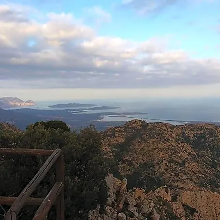 לינה וארוחת בוקר Le Isole 3*